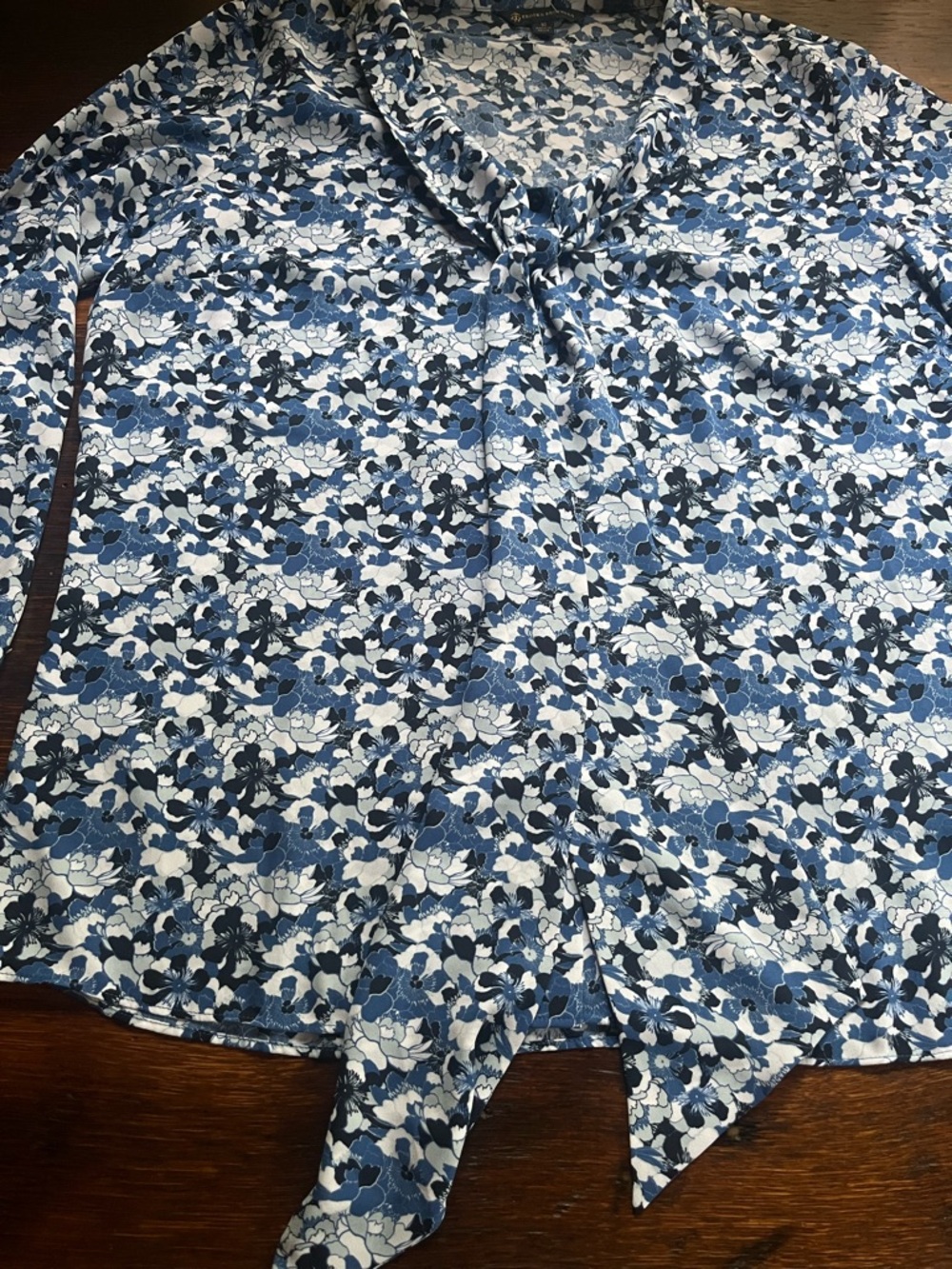 New Brooks Brothers Size 10 Blue and White Floral Blouse with Bow Tie Detail